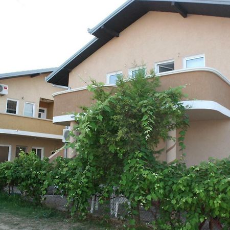 Apartments Emerald Ulcinj Bagian luar foto