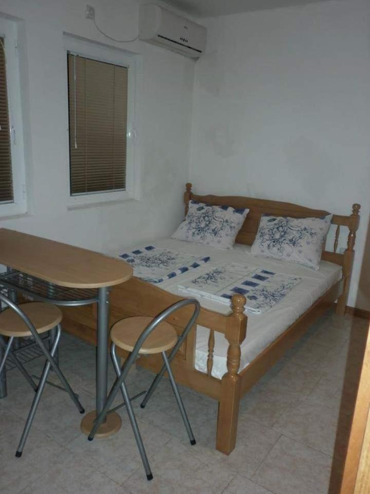 Apartments Emerald Ulcinj Bagian luar foto