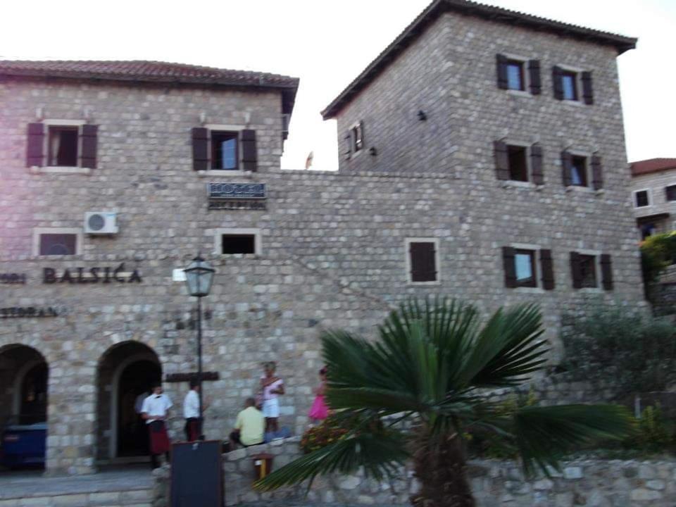 Apartments Emerald Ulcinj Bagian luar foto