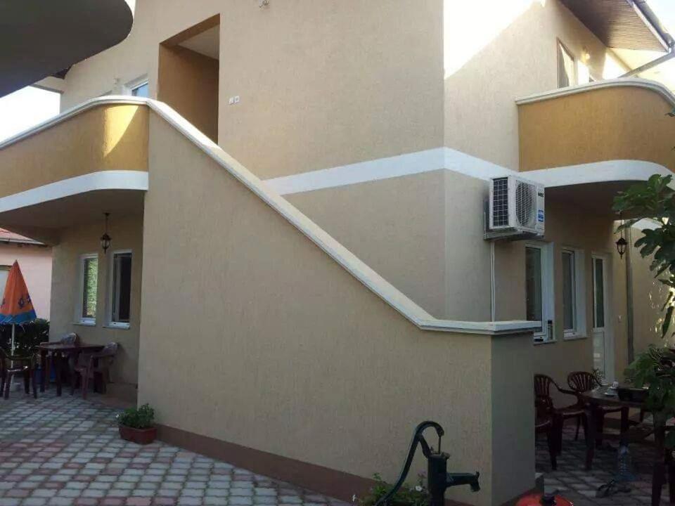 Apartments Emerald Ulcinj Bagian luar foto