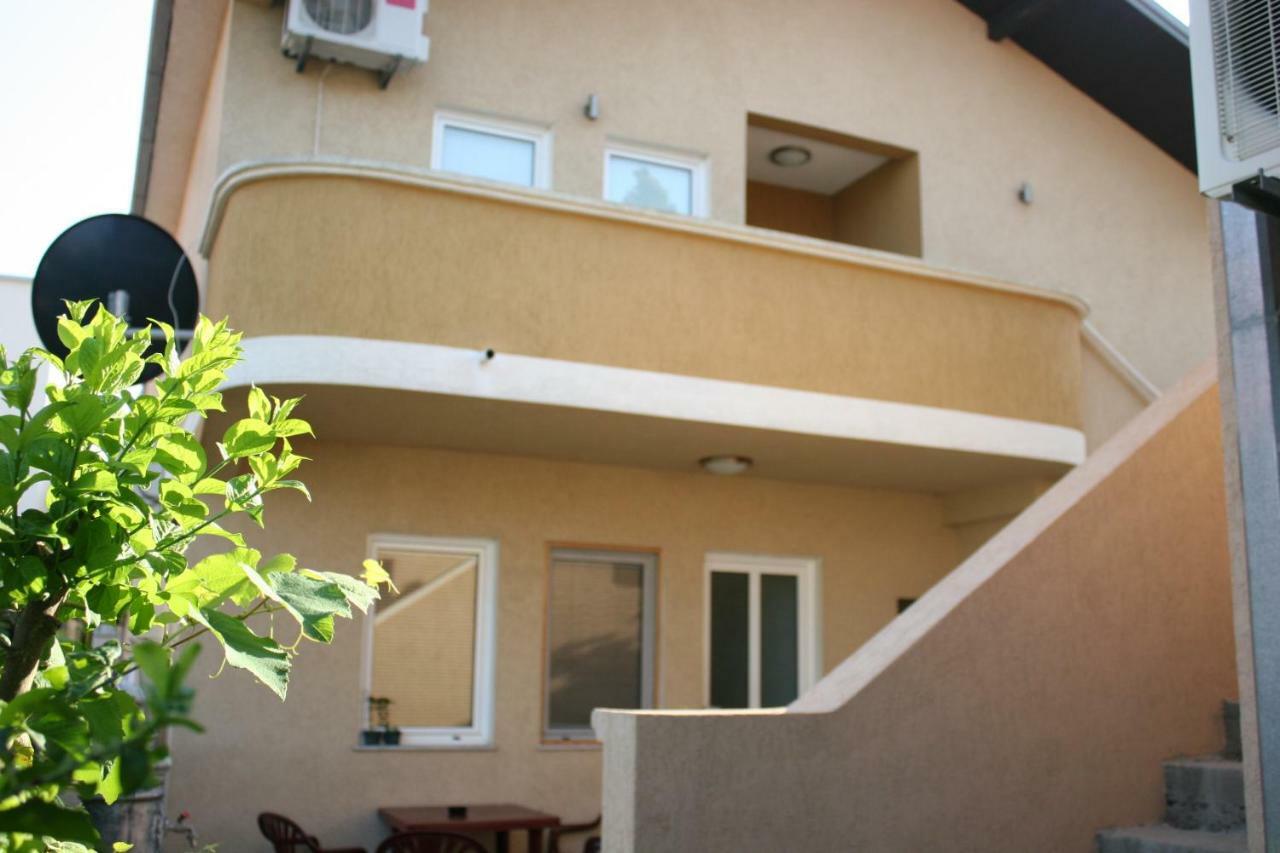 Apartments Emerald Ulcinj Bagian luar foto