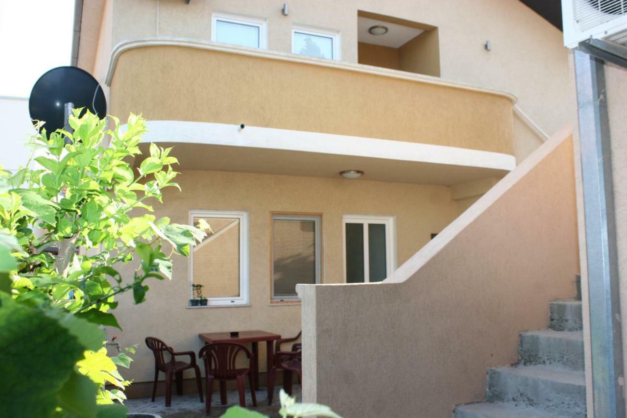 Apartments Emerald Ulcinj Bagian luar foto