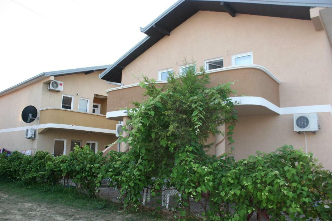 Apartments Emerald Ulcinj Bagian luar foto