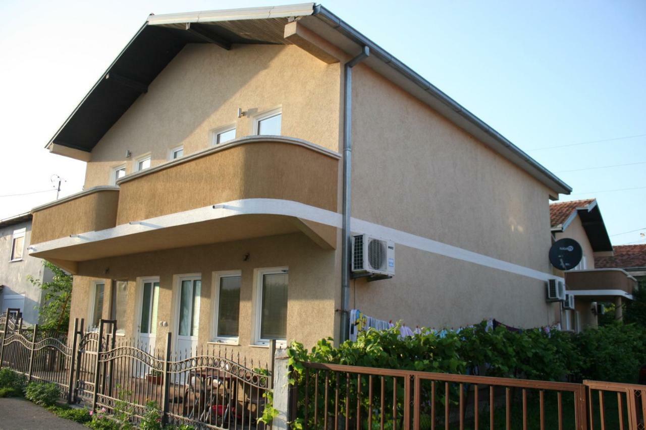 Apartments Emerald Ulcinj Bagian luar foto