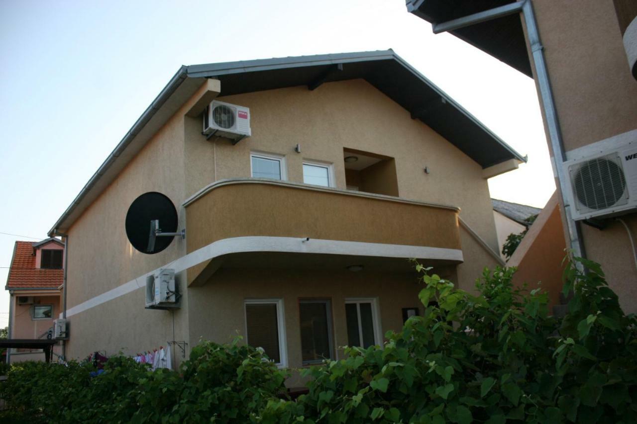 Apartments Emerald Ulcinj Bagian luar foto